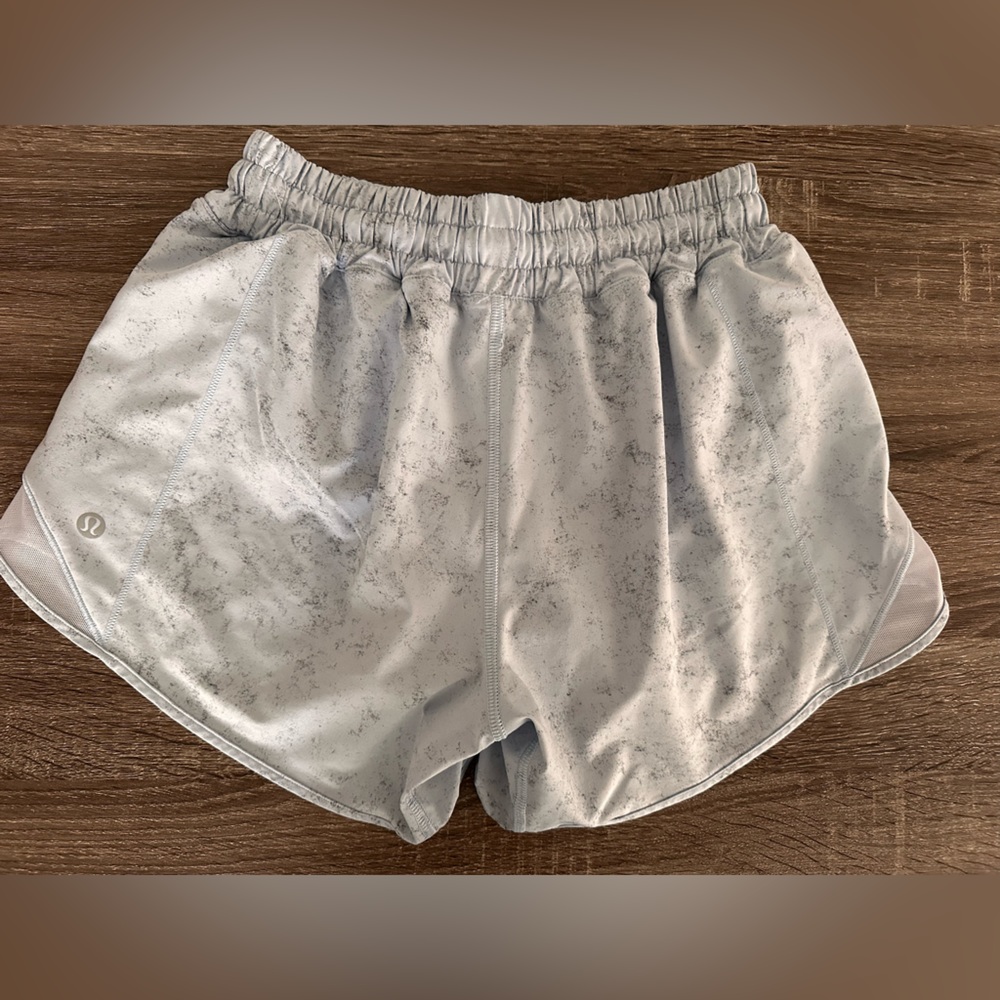 Lululemon 4” size 4 hotty hot shorts